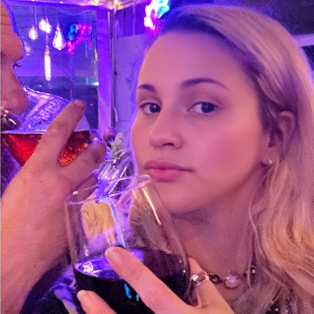 Meet your Posher, Nikki